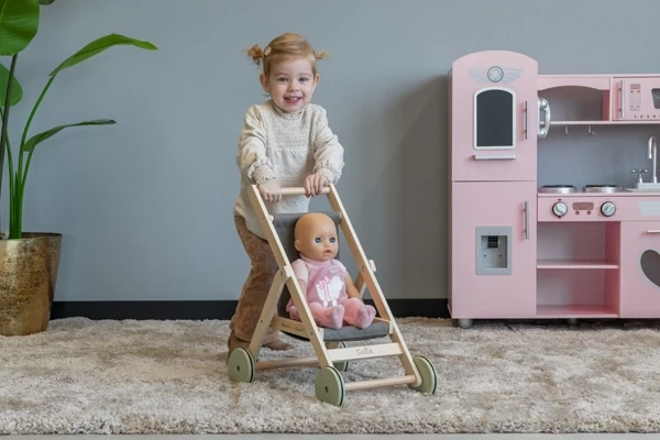 Sofie ist 2 Jahre alt und 89 cm groß