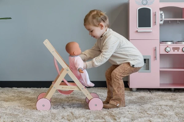 Sofie ist 2 Jahre alt und 89 cm groß