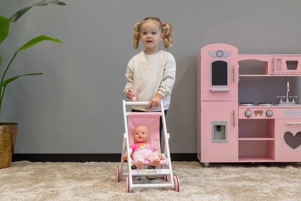 Laurie ist 3 Jahre alt und 130 cm groß