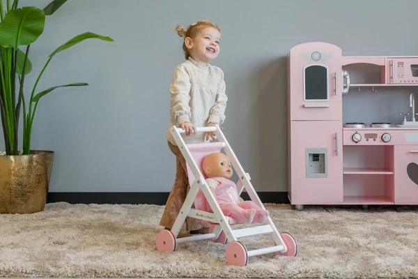 Sofie ist 2 Jahre alt und 89 cm groß