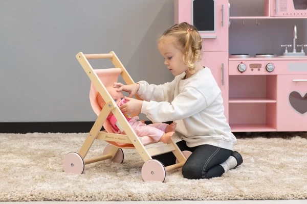 Laurie ist 3 Jahre alt und 130 cm groß