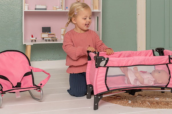 Die Puppe kann bequem liegen