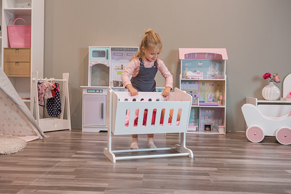 Aike ist 3 Jahre alt und 103 cm groß