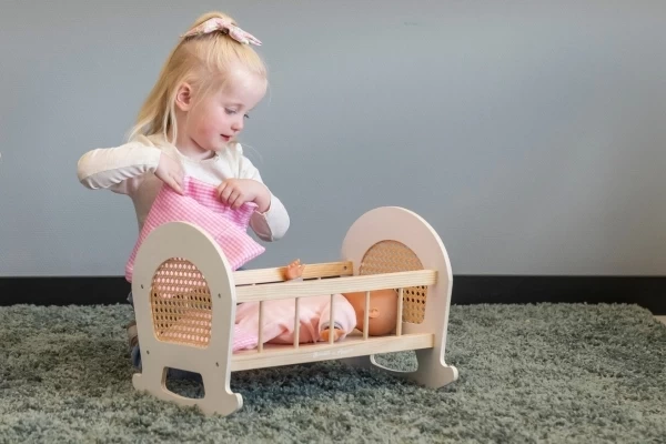 Luna ist 2,5 Jahre und 96 cm groß