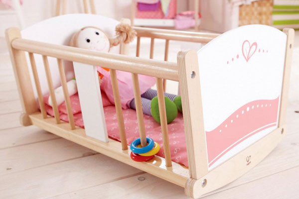 Stecken Sie die Puppe genussvoll in