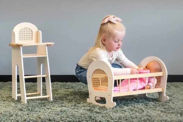 Abmessungen Puppenstuhl: 27 x 24 x 56,5 cm