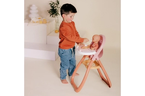 Mit Stauraum unter dem Sitz