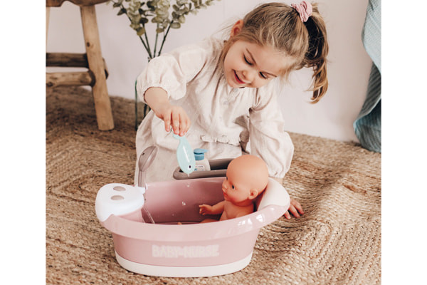 Das Thermometer ändert seine Farbe wenn das Wasser warm ist